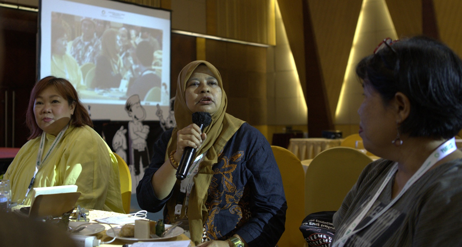Penanggap Sesi Diskusi Peluncuran Buku Hukum Rakyat. Kiri-kanan: Inayah Wahid, Nany Afrida, Mai Jebing.